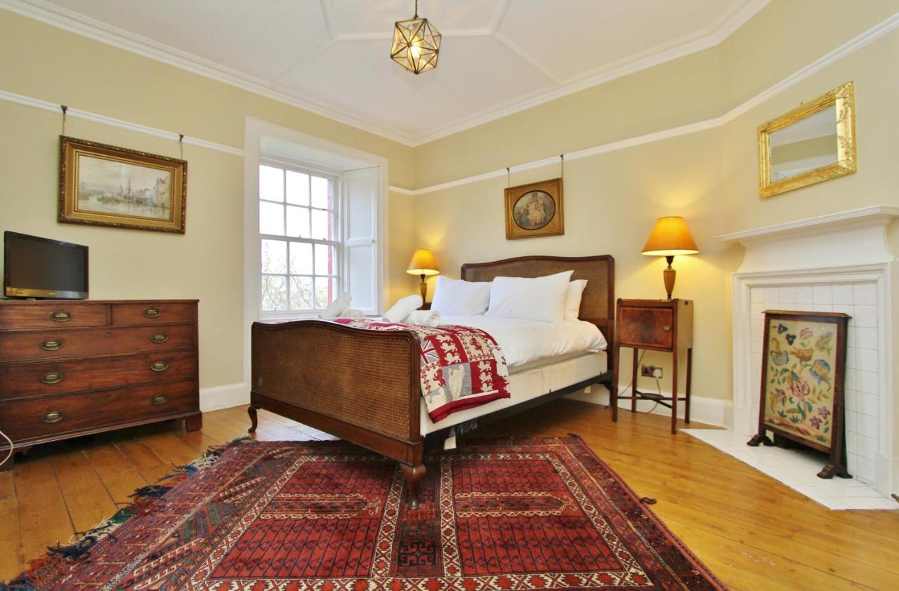 Elegant 3-Bedroom Ramsay Garden Apartment In Edinburgh City Centre Extérieur photo