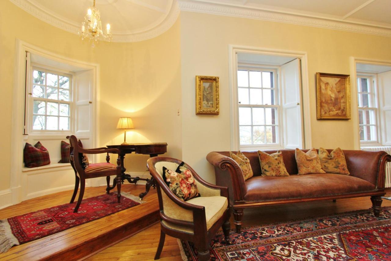 Elegant 3-Bedroom Ramsay Garden Apartment In Edinburgh City Centre Extérieur photo