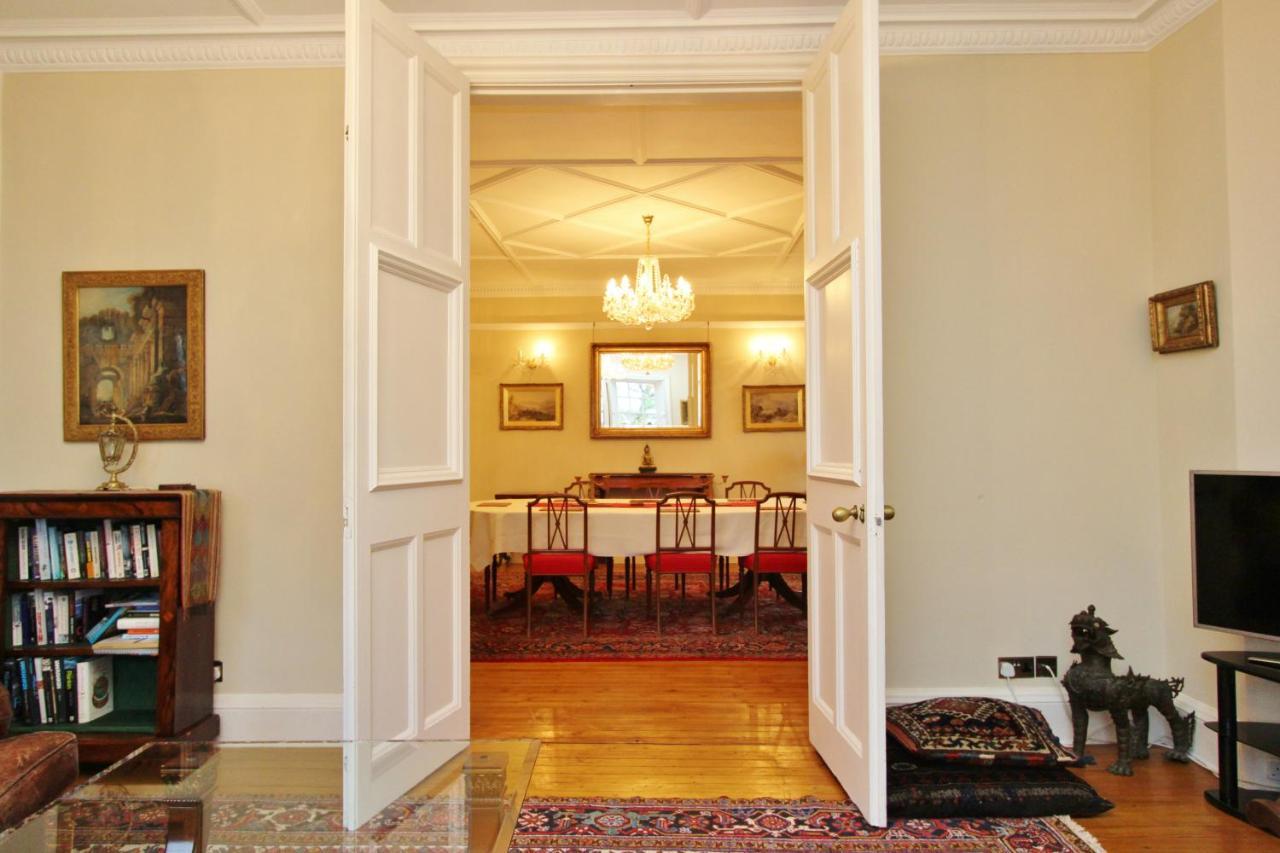 Elegant 3-Bedroom Ramsay Garden Apartment In Edinburgh City Centre Extérieur photo