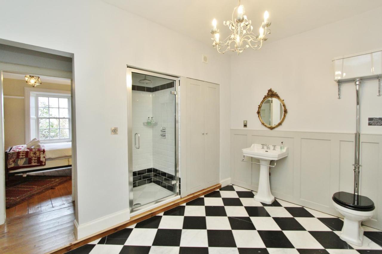 Elegant 3-Bedroom Ramsay Garden Apartment In Edinburgh City Centre Extérieur photo