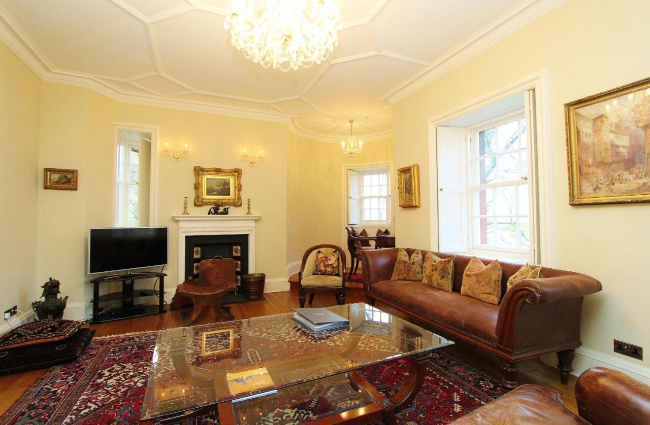 Elegant 3-Bedroom Ramsay Garden Apartment In Edinburgh City Centre Extérieur photo
