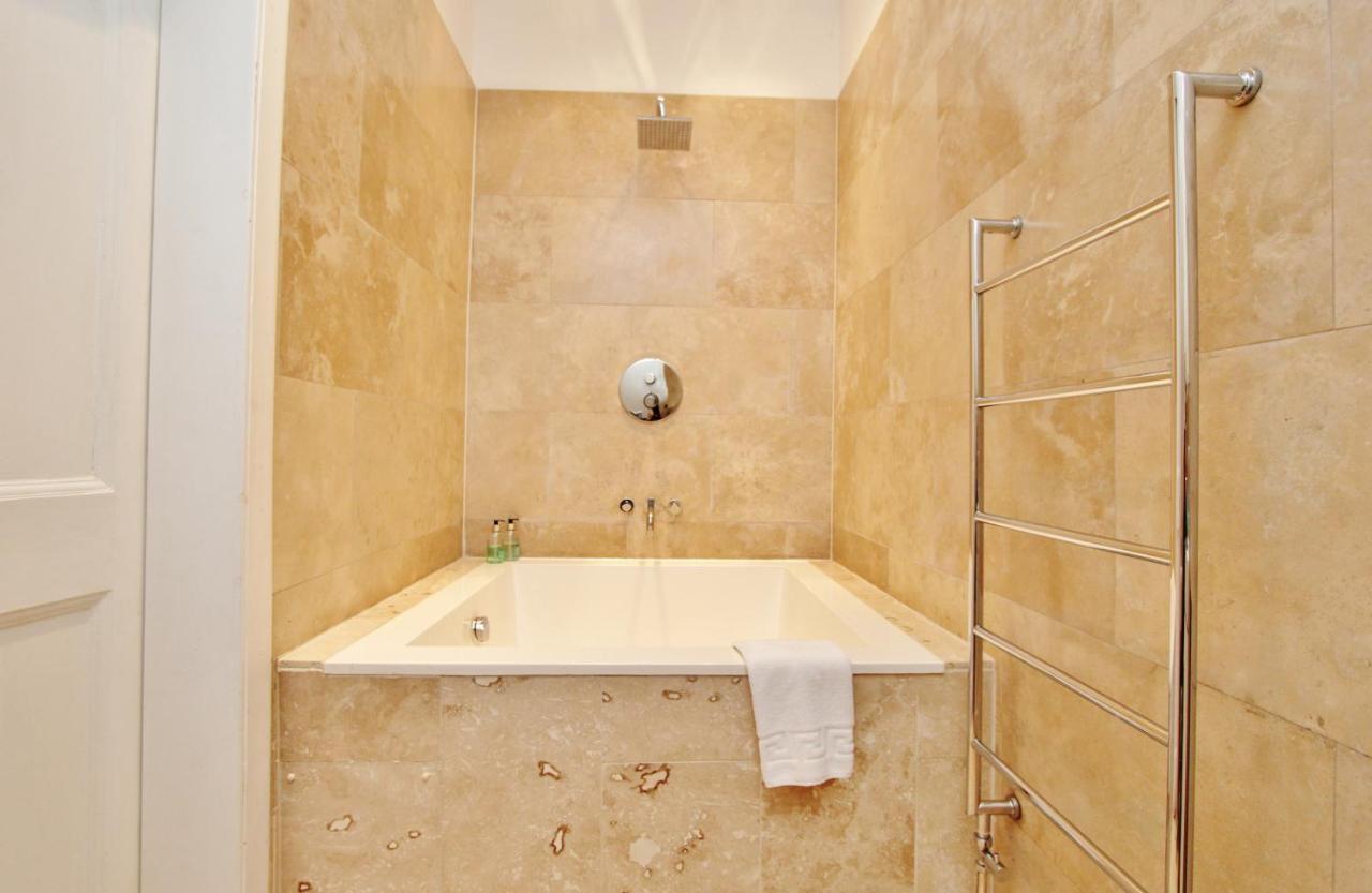 Elegant 3-Bedroom Ramsay Garden Apartment In Edinburgh City Centre Extérieur photo