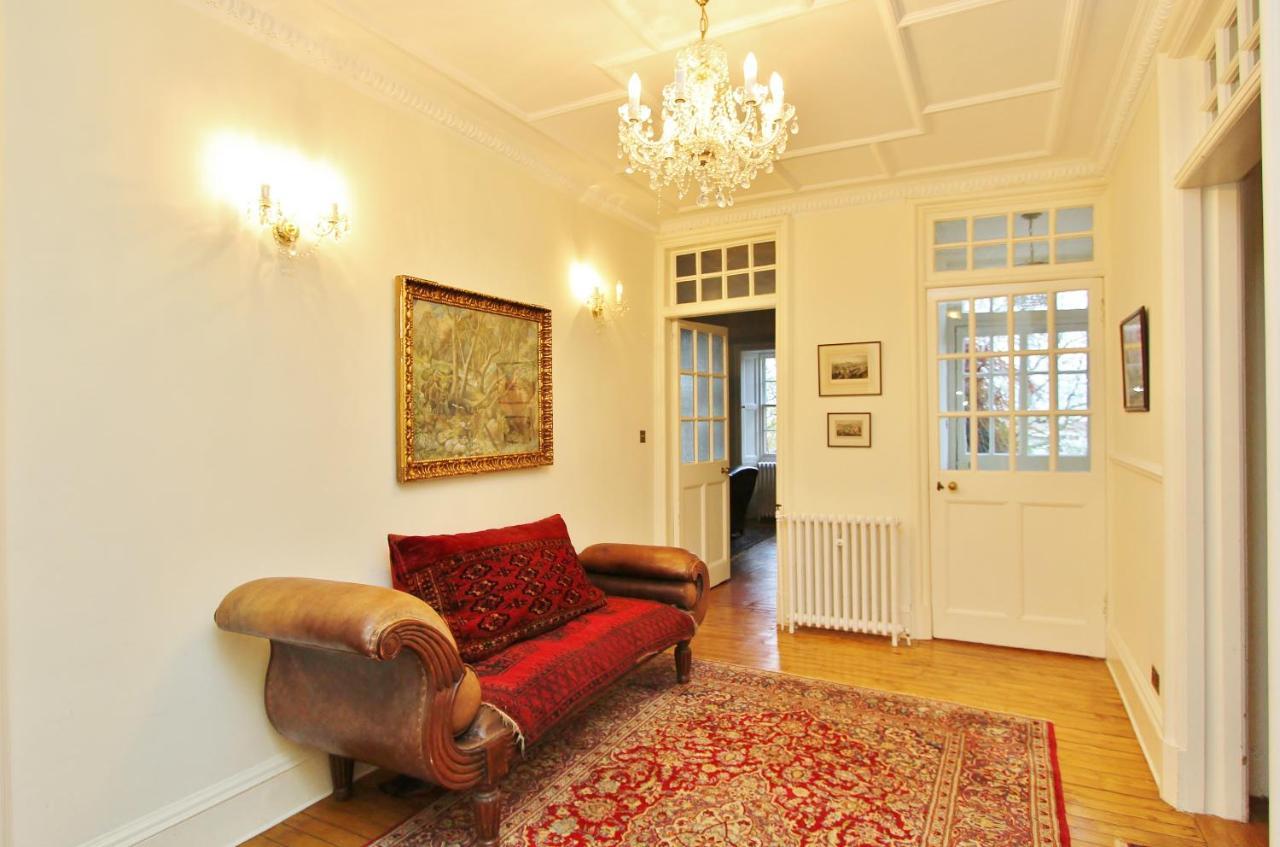 Elegant 3-Bedroom Ramsay Garden Apartment In Edinburgh City Centre Extérieur photo