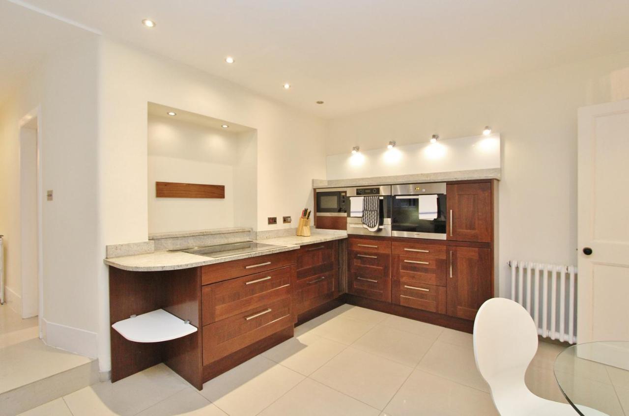 Elegant 3-Bedroom Ramsay Garden Apartment In Edinburgh City Centre Extérieur photo